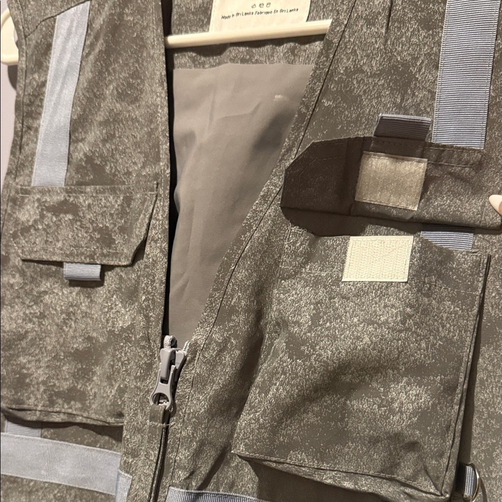 Urban Outfitters silver gray   Vest SP - Picture 3 of 9